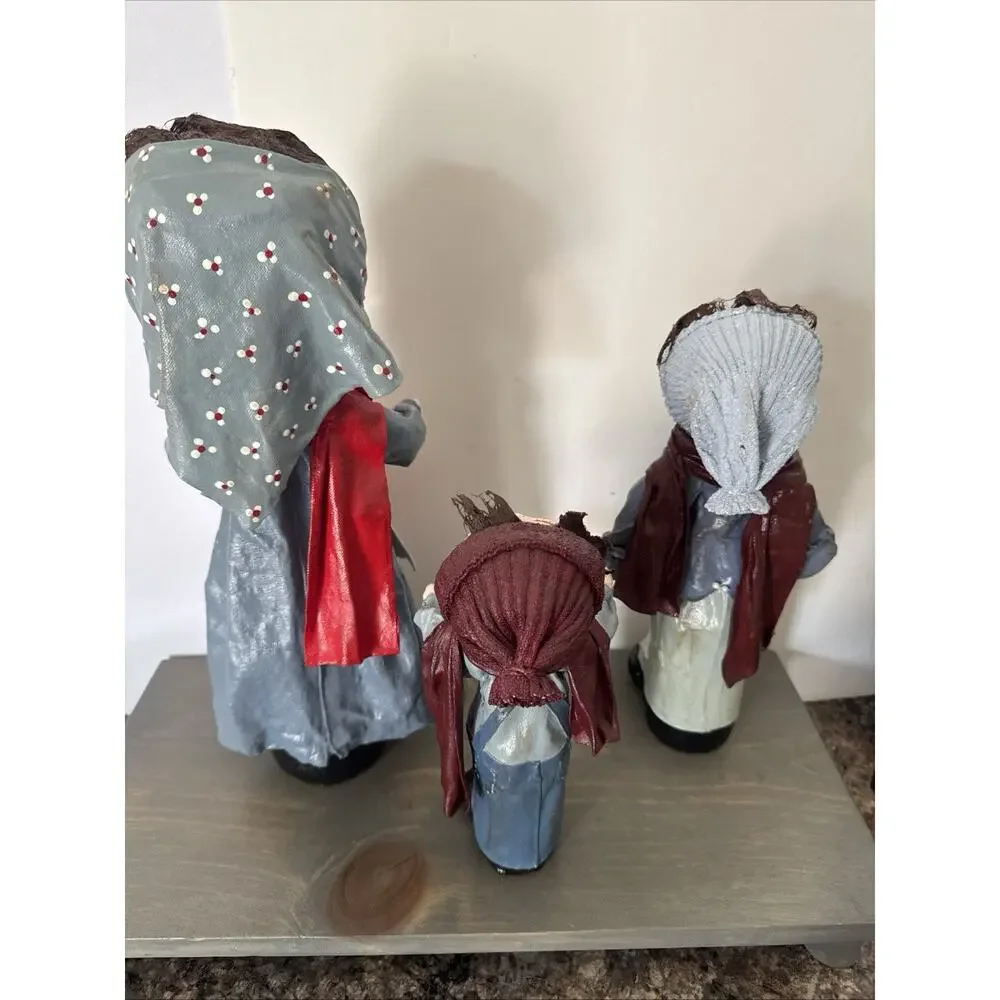 RARE VINTAGE PAPER MACHE CHRISTMAS CAROLERS FIGURES SET - UNIQUE - CUTE XMAS